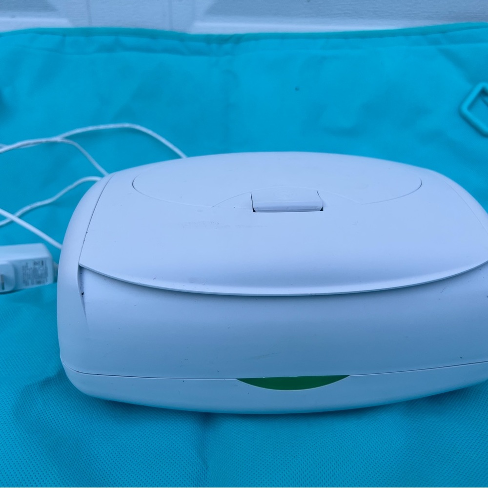 Baby wipe warmer